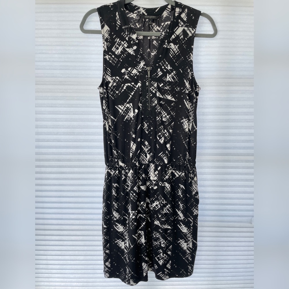 Banana Republic Dress 🖤🤍